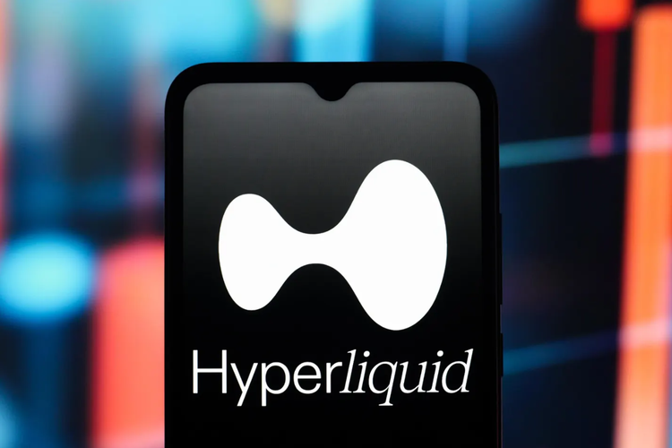 ETF Hyperliquid mencuri perhatian Wall Street dengan dana masuk hampir Rp 2,4 triliun saat ETF Bitcoin justru tertekan.
