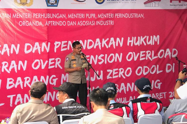 Kepala Korps Lalu Lintas (Korlantas) Polri Irjen Istiono di Gerbang Tol Tanjung Priok 1, Jakarta Utara, Senin (9/3/2020).