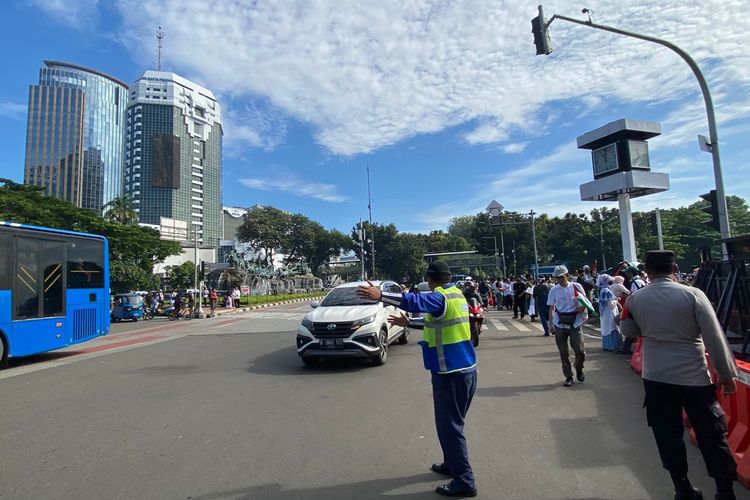 Massa Aksi Bela Palestina Bubar, Lalin di Sekitar Monas Kembali Dibuka