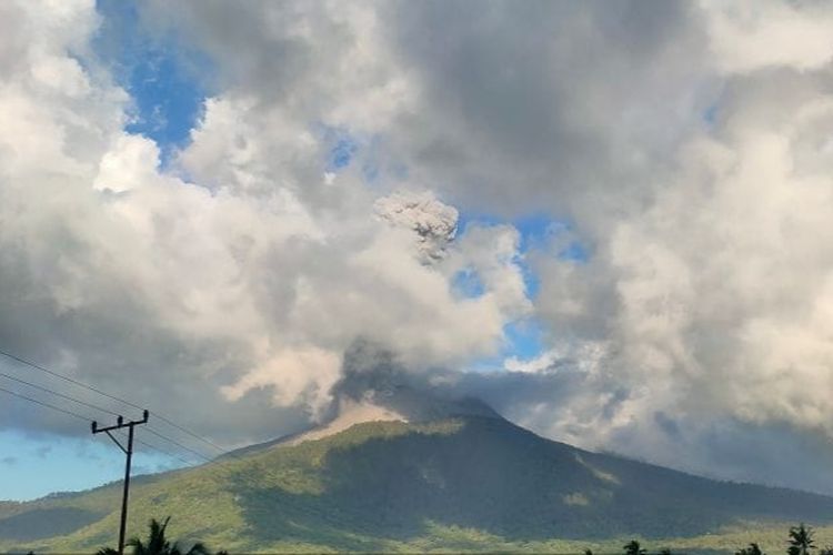 Gunung Lewotobi Laki-laki meletus pada Selasa (4/6/2024) pukul 11.53 Wita