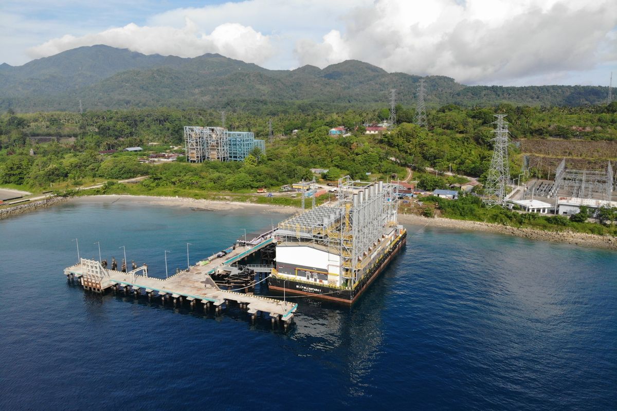 Pembangkit listrik apung BMPP Nusantara 1 berkapasitas 60 MW di Desa Waai Provinsi Maluku memasok listrik ke sistem Ambon.