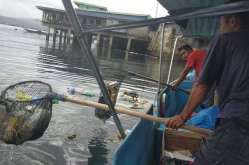 Setiap Hari, 5 Ton Sampah Diangkut Petugas Kebersihan dari Teluk Ambon