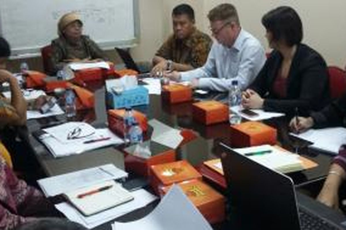 Rapat teknis antara BNP2TK dan Human Resources Manager CMS tentang persiapan penempatan calon TKI Butcher di Kantor BNP2TKI, Jakarta, Jumat (4/12/2015).