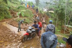 Diterjang Longsor, Akses Jalan ke Dua Kecamatan di Garut Tertutup