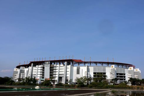 Stadion GBT Surabaya Bau Sampah, Ini Kata Aji Santoso