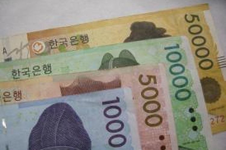 Mata uang Korea Selatan disebut Won Korea (KRW), dengan menggunakan simbol ?. Jika dikonversikan mata uang Korea ke Rupiah adalah 1 Won setara Rp 12.