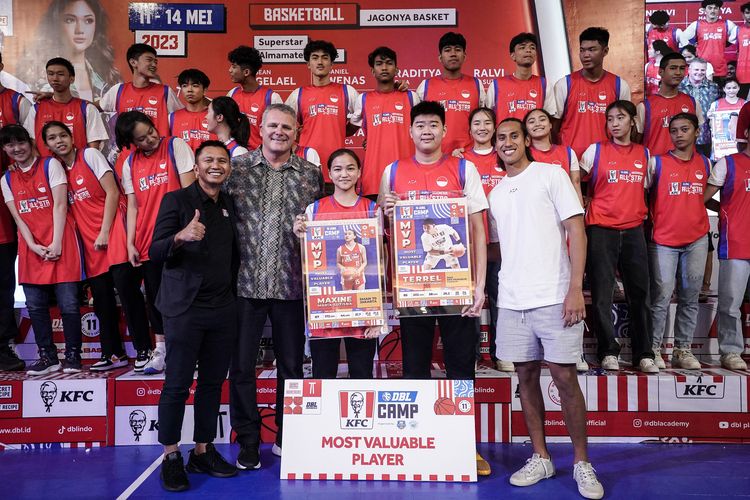 KFC DBL Camp 2023 ditutup dengan pengumuman 24 student-athlete terpilih dari nomor putra dan putri serta empat pelatih terbaik yang akan menjalani pelatihan intensif di Amerika Serikat pada Juli mendatang.