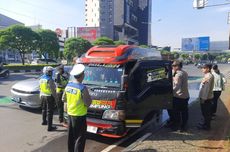 "Sweeping" Pelajar dan Anarko Ikut Demo di MK, Polisi Jaga Pintu Tol Bekasi Barat