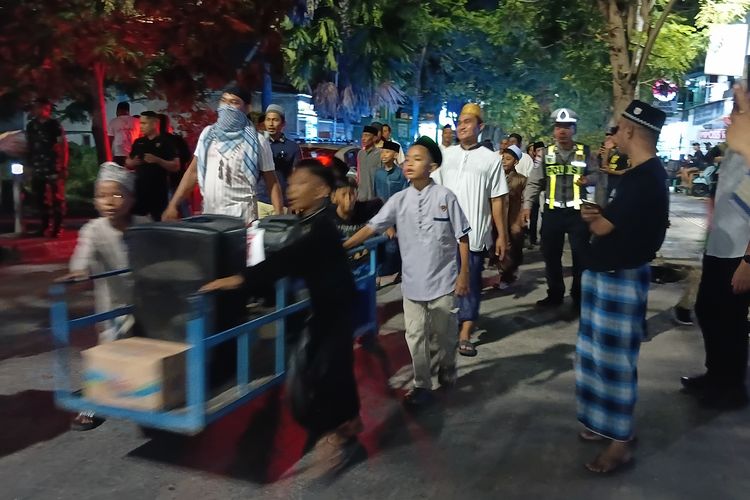 Malam Takbiran Jalan Kaki di Labuan Bajo, Tanpa Obor dan Konvoi Kendaraan