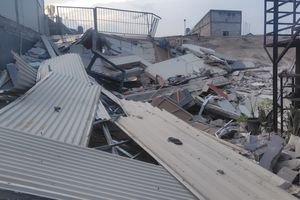 Bangunan Dua Lantai di Koja Jakarta Utara Ambruk