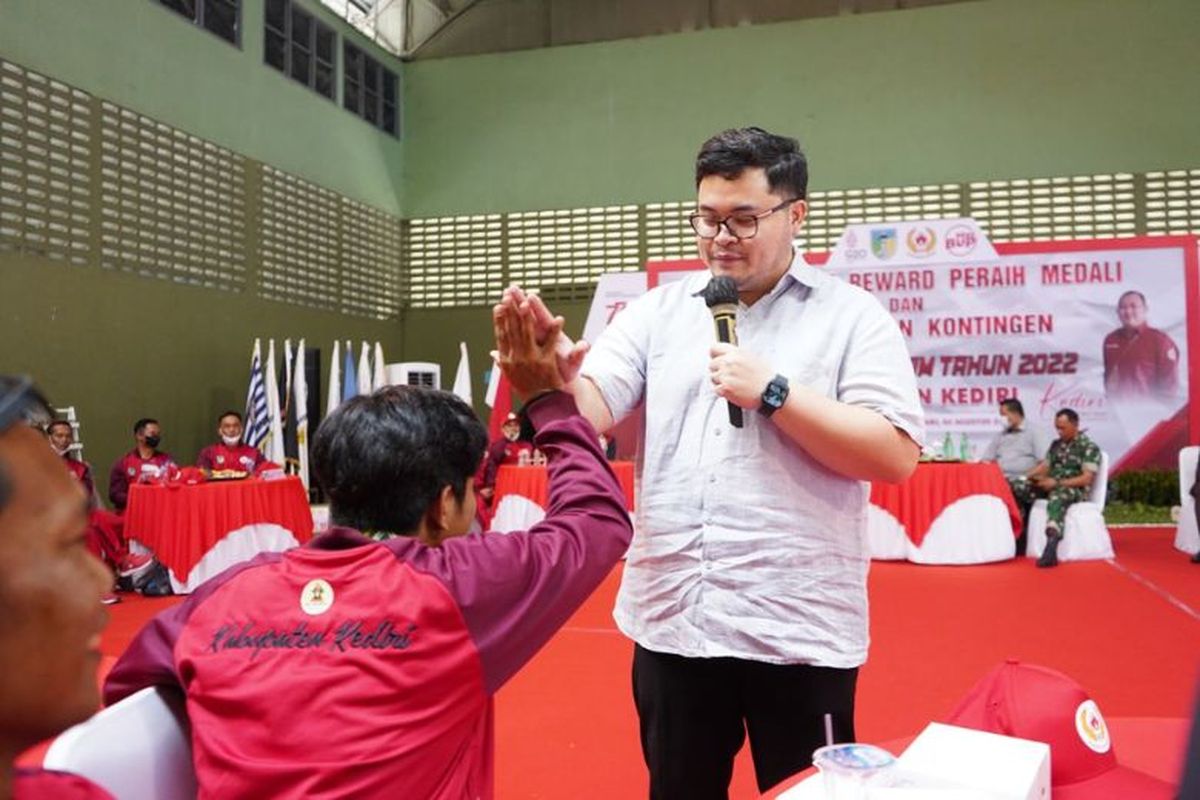 Bupati Kediri bersama atlet Porprov VII Jatim