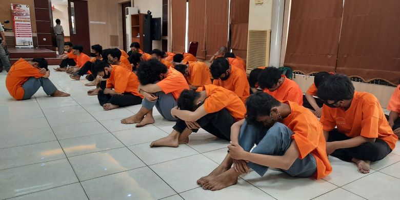 Bawa Senjata Tajam 28 Pelajar Smk Di Bekasi Ditangkap Polisi