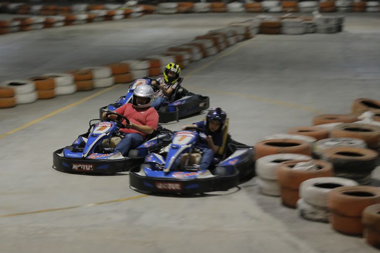 Gokart menjadi salah satu wisata minat khusus bagi pecinta wisata olahraga, salah satu tempatnya di Semarang Speedway, Marina, Semarang.