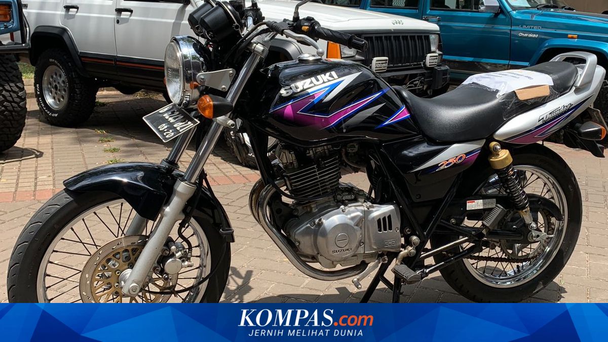 Antrean Suzuki Thunder Bikin Heboh di SPBU, Tangkinya Berapa Liter?