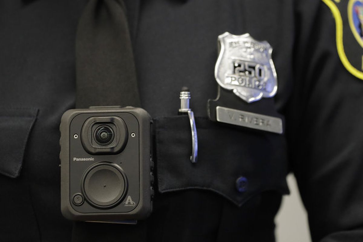 Ilustrasi body camera pada polisi