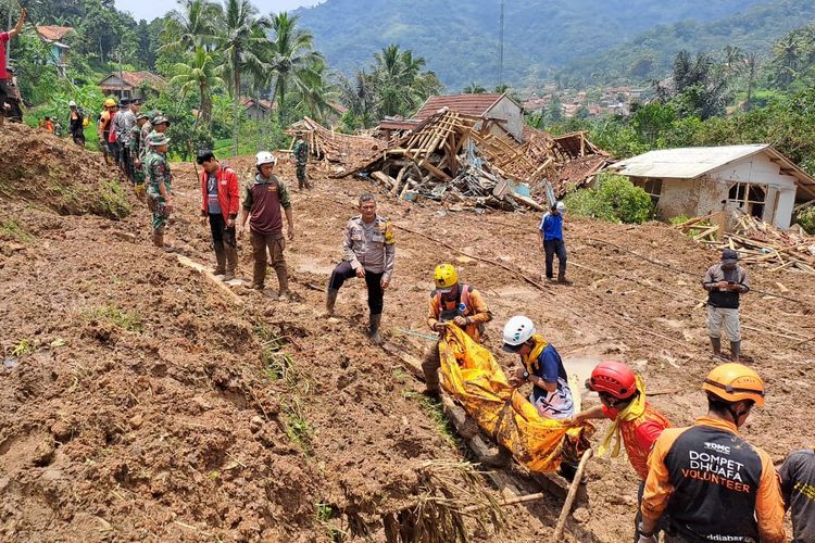Tim SAR gabungan berhasil menemukan empat jenazah korban bencana longsor di Kabupaten Bandung Barat, Jawa Barat, Selasa (26/3/2024).