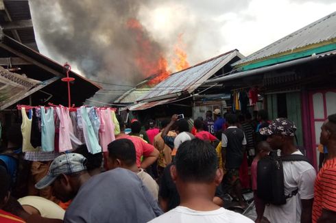 Diduga Akibat Lilin, Puluhan Kios di Pasar Dolog Asmat Papua Terbakar