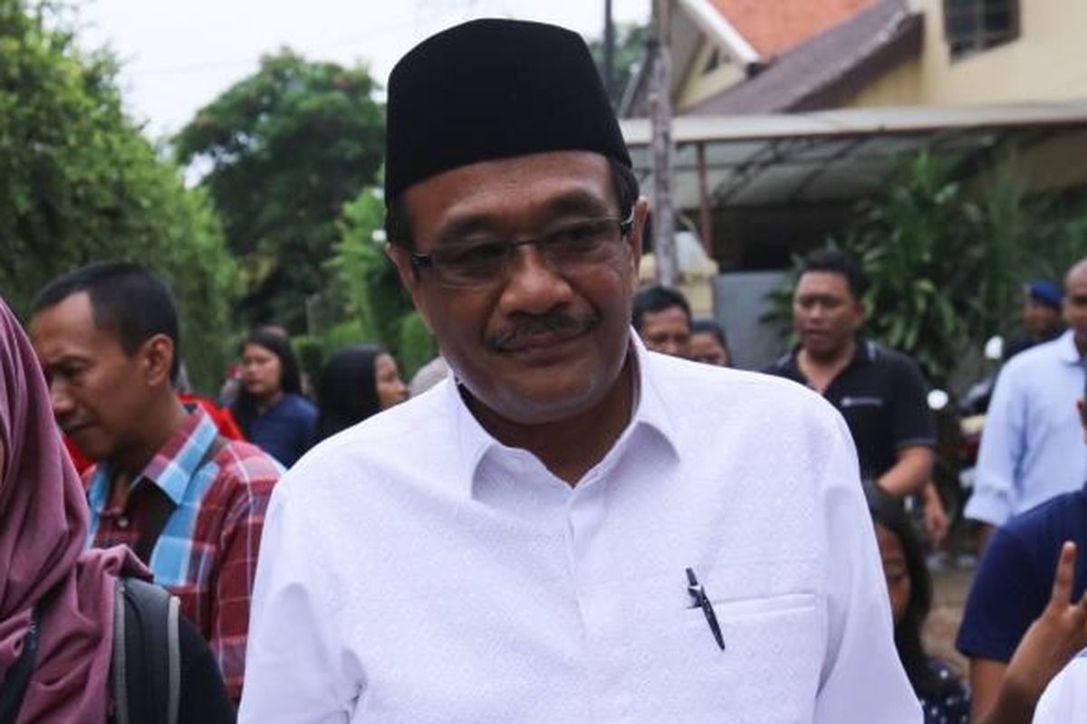 Calon wakil gubernur DKI Jakarta nomor urut 2, Djarot Saiful Hidayat saat kampanye di Bintaro, Jakarta Selatan. Sabtu ( 28/1/2017). Djarot menghadiri lomba tumpeng yang diadakan warga setempat. 