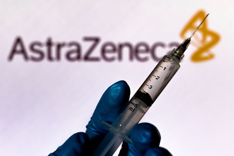 Ilustrasi vaksin AstraZeneca. Masyarakat yang menerima suntikan aksin AstraZeneca tak perlu khawatir karena risiko efek samping TTS sangat jarang terjadi.