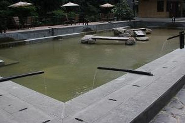 VIP Pool, salah satu kolam rendam kaki bertema Jepang di Maribaya Natural Hot Spring Resort, Bandung.