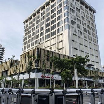 Suasana Gedung Sarinah pascarenovasi di Jakarta, Sabtu (19/3/2022). Pusat perbelanjaan atau mal tertua di Indonesia itu akan dibuka untuk umum mulai 21 Maret 2022.