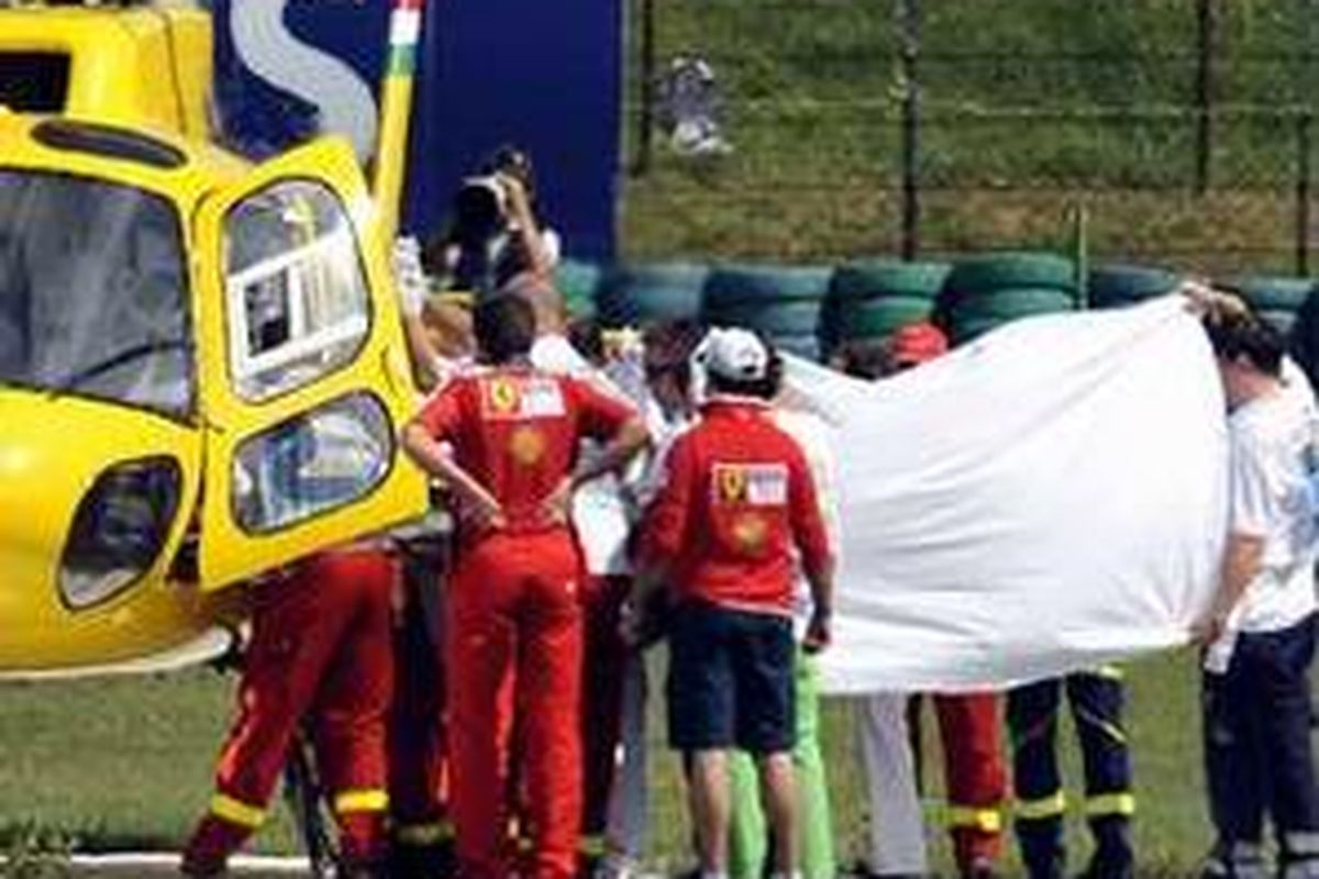 Massa saat akan dinaikkan ke helikopter