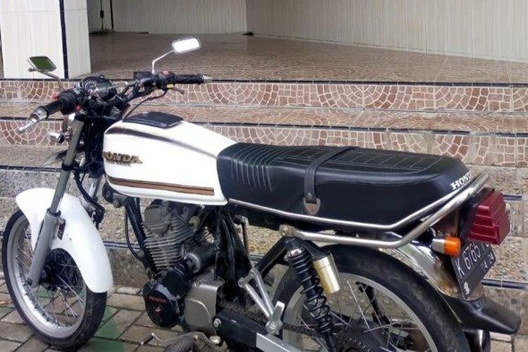 Motor Honda GL100 bernopol K-6765-FS, milik Ahmad Ifnu Shobirin (19) 