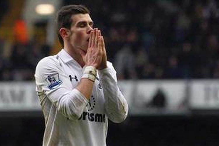 Gelandang Tottenham Hotspur dari Wales, Gareth Bale, bereaksi dalam sebuah momen saat timnya melawan Newcastle United dalam laga Premier League di Stadion White Hart Lane, London utara, Sabtu (9/2/2013). Tottenham akhirnya menang 2-1. 