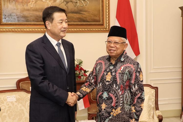 Wakil Presiden Ma'ruf Amin menerima kunjungan Menteri Keamanan Publik China Wang Xiaohong di Istana Wakil Presiden, Jakarta, Rabu (1/11/2023) siang.