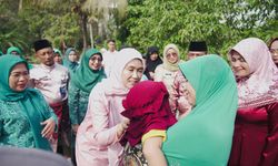 Cegah Stunting, Henny Sasmita Berikan Bantuan Makanan Bergizi untuk Balita di Rokan Hulu