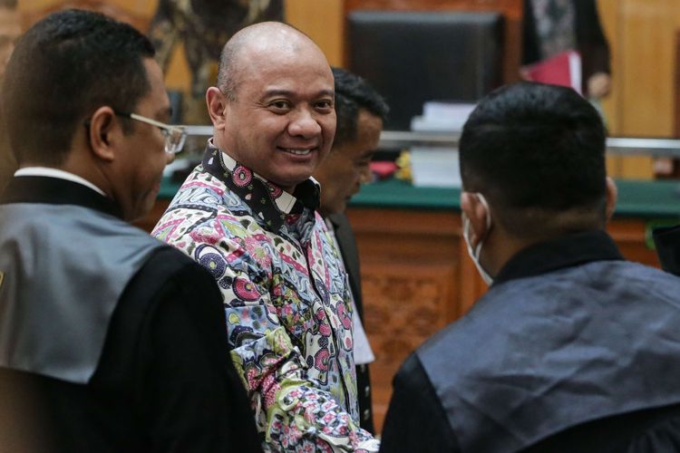 Terdakwa kasus peredaran narkotika jenis sabu Irjen Teddy Minahasa usai menjalani sidang tuntutan di Pengadilan Negeri Jakarta Barat, Kamis (30/3/2023). Jaksa penuntut umum menuntut hukuman mati pada Teddy Minahasa.