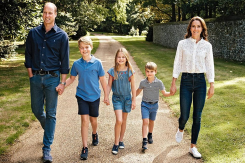 Keluarga Pangeran William Kompak Pakai Denim di Kartu Natal 2022