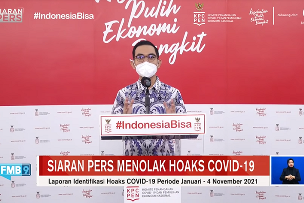 Juru Bicara (Jubir) Kemenkominfo Dedy Permadi saat menyampaikan temuan hoaks yang beredar di media sosial selama pandemi Covid-19.