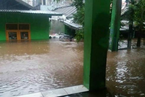 Banjir di Kawasan Cawang, Rumah Terendam, Kendaraan Mogok, hingga Tol Ditutup