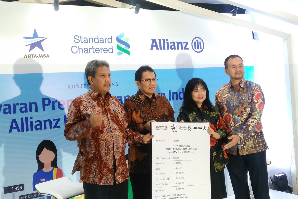 Allianz Life, Standard Chartered Bank, Indomaret, dan Artajasa meluncurkan layanan pembayaran premi asuransi Allianz Life, Kamis (2/3/2017)