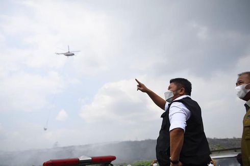Api di TPA Sukawinatan Belum Padam, Gubernur Sumsel Kerahkan Dua Helikopter Water Bombing 