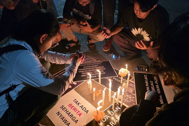 Hari Kesembilan Pencarian Jurnalis Hilang, Jurnalis di Semarang Gelar Doa Bersama