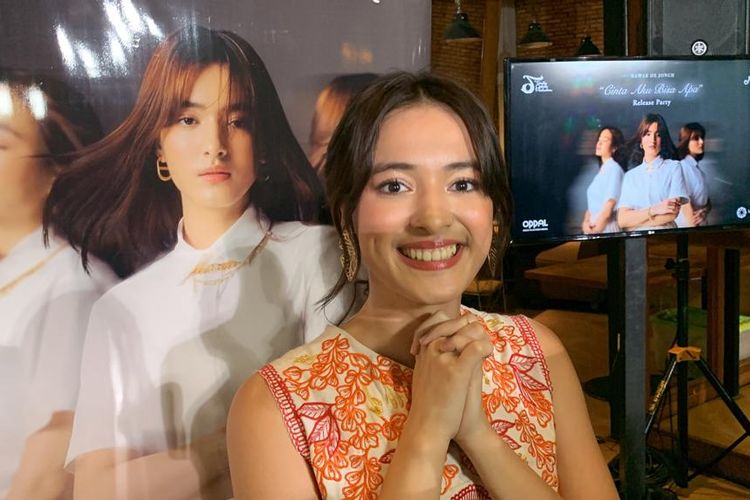 Penyanyi Mawar De Jongh merilis singel barunya berjudul ?Cinta Aku Bisa Apa? pada Kamis (9/11/2023) di Kota Kasablanka, Jakarta Selatan. 