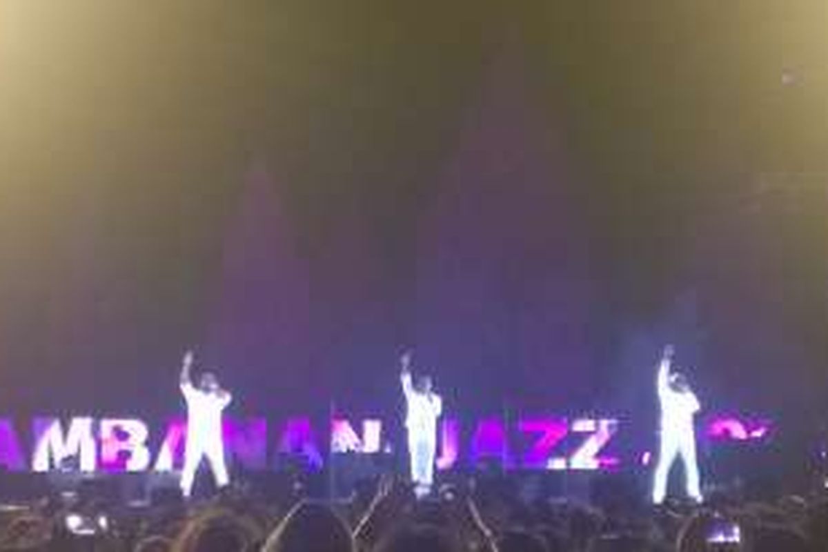 Grup vokal asal Amerika Serikat Boyz II Men tampil dalam acara Prambanan Jazz 2016 di kompleks Candi Prambanan, Yogyakarta, Sabtu (20/8/2016) malam.