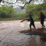 Berenang di Sungai Ciliwung, 2 Siswa SMP di Bogor Terjebak Banjir, Evakuasi Berlangsung Dramatis