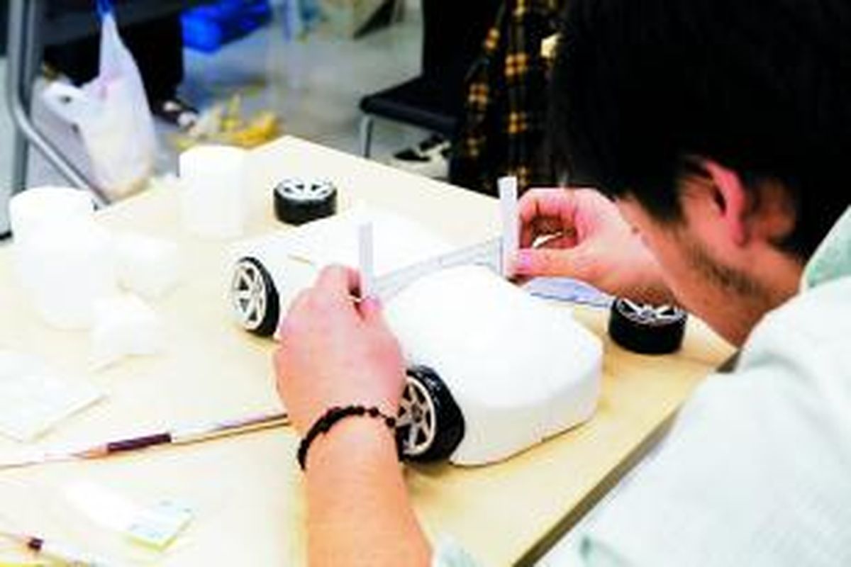 BASE sendiri merupakan satu-satunya sekolah untuk jurusan bidang robotik di Indonesia. Sekolah ini mencoba menggabungkan antara mesin dan komputer dalam satu produk engineering.