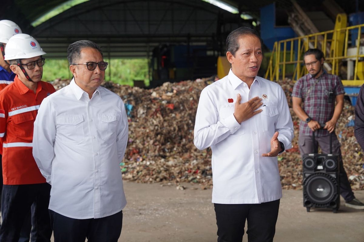 Menteri Lingkungan Hidup, Hanif Faisol Nurofiq, di Lulut Nambo, Bogor, Jawa Barat. 