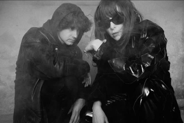 Victoria Legrand dan Alex Scally (Beach House)