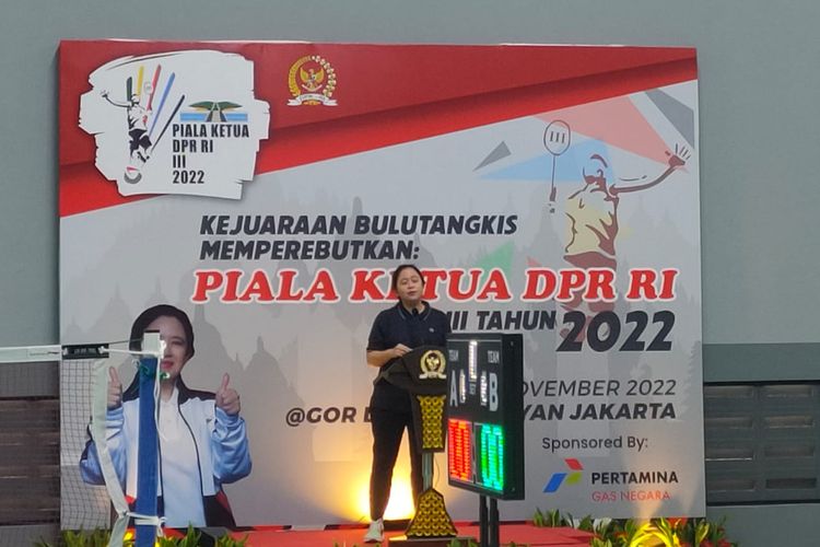 Ketua DPR Puan Maharani saat menyampaikan pidato sebelum memulai acara Piala Bulutangkis Ketua DPR RI di area Sport Centre, Kompleks Parlemen Senayan, Jakarta, Selasa (1/11/2022).