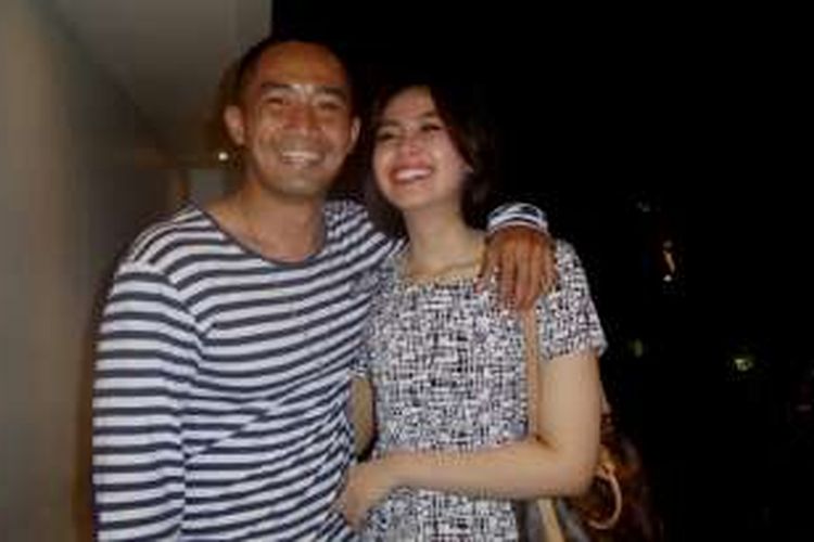 Yama Carlos dan kekasih saat menghadiri gala premier film Tiga Dara hasil restorasi di XXI Metropole, Jakarta Pusat, Rabu (3/8/2016) malam.