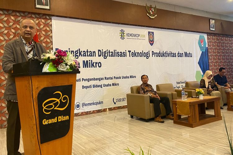 Deputi Bidang Usaha Mikro KemenKopUKM Yulius pada acara Peningkatan Digitalisasi Teknologi, Produktivitas dan Mutu Usaha Mikro, di Slawi, Kabupaten Tegal, Jawa Tengah