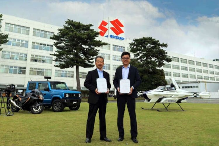 Suzuki Motor Corporation mengumumkan bahwa mereka telah menandatangani perjanjian dengan SkyDrive Inc untuk memproduksi mobil terbang di pabrik Suzuki di Shizuoka.