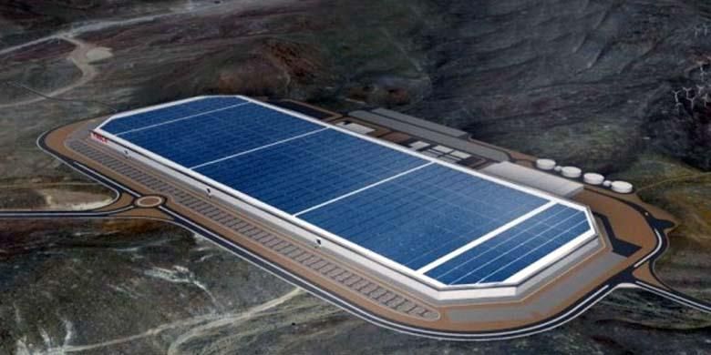 Pabrik super-modern milik Tesla, di Nevada, Amerika Serikat, Gigafactory, telah dibangun pada 2014. Rencananya mulai 2017 beroperasi memproduksi baterai lithium-ion.