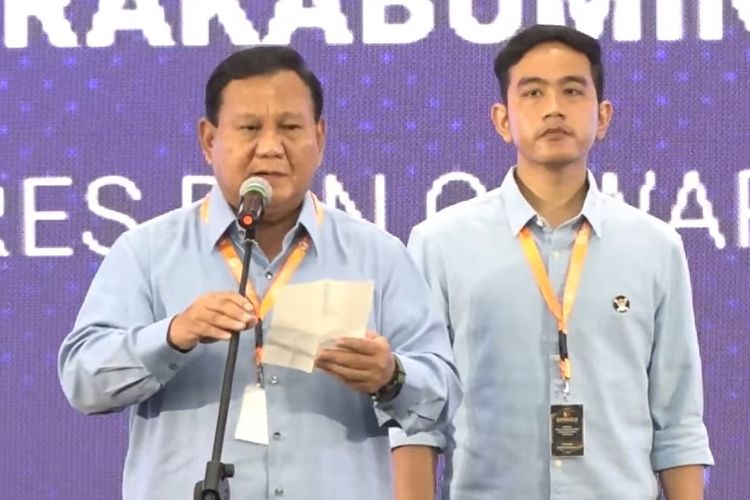 Pasangan capres-cawapres nomor urut 2 Prabowo Subianto-Gibran Rakabuming Raka saat menghadiri Rapat Koordinasi Nasional Sentra Penegakkan Hukum Terpadu (Gakkumdu) yang diadakan oleh Bawaslu RI, Senin (27/11/2023).