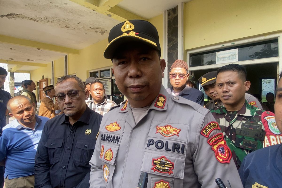 Kepala Kepolisian Polres Sukabumi, AKBP Samian saat diwawancarai oleh awak media saat di Kantor Desa Tangkil, Rabu (2/7/2025).